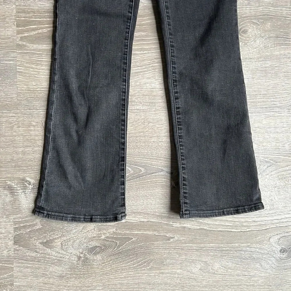 Madewell Cali Demi-Boot Jeans in Bellspring Wash: Button-Front Edition - Picture 5 of 10